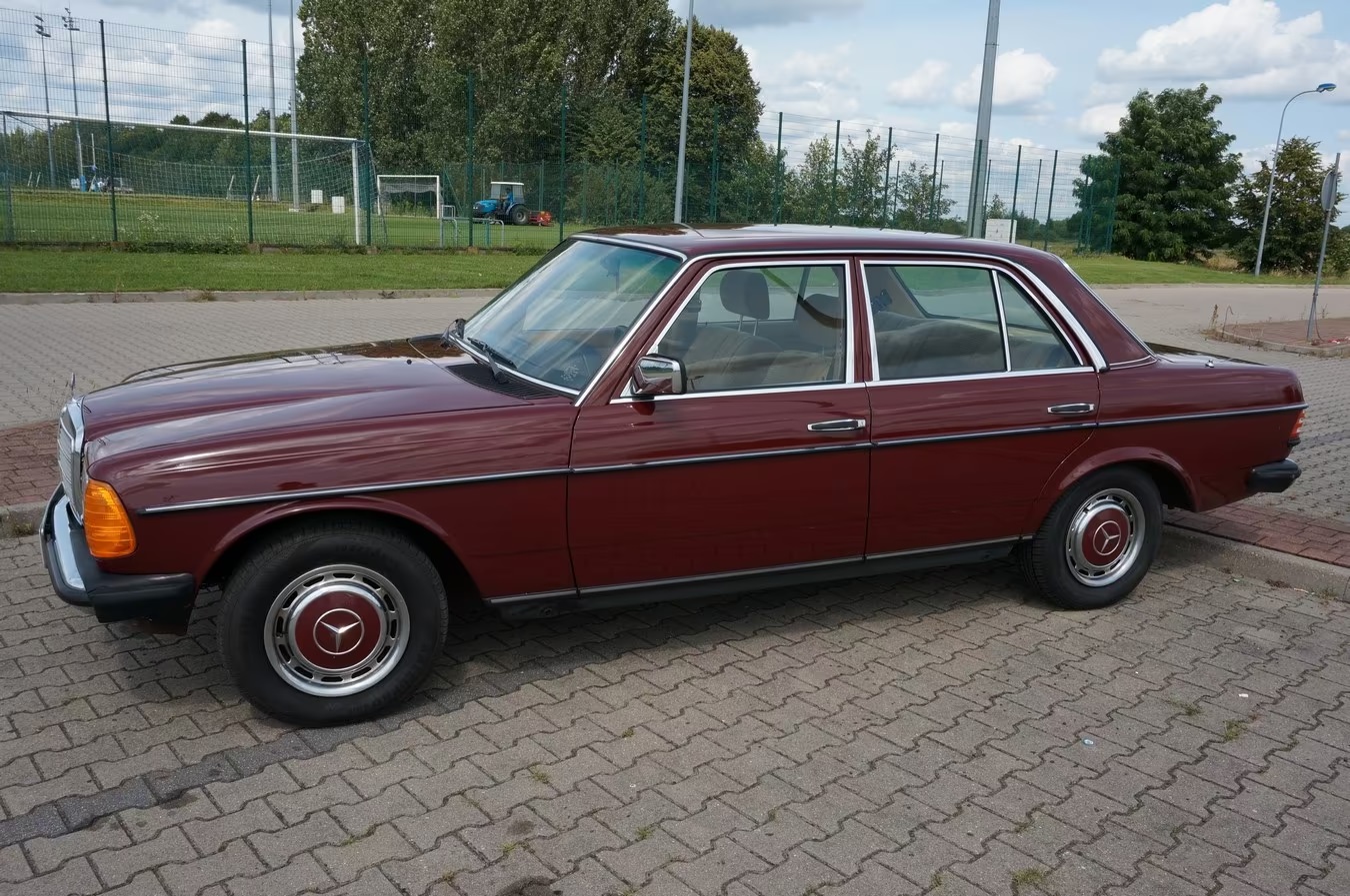 Image of Mercedes W123